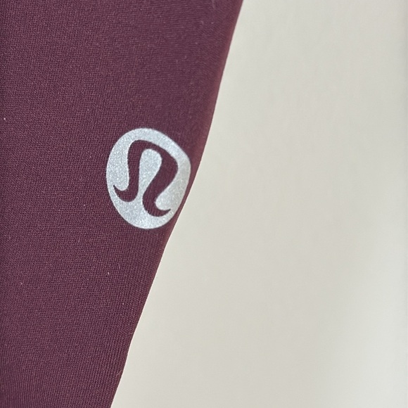 Lululemon Fast Free High Rise Tight 24” Logo Reflective Size 4 Cassis - Picture 5 of 7